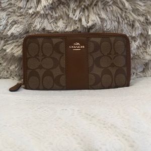 coach brown and tan expanding continental wallet